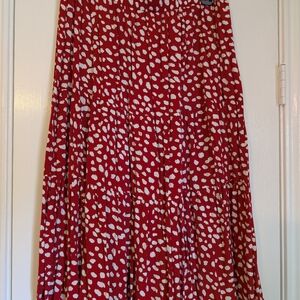 Chic Red and White Patterned Skirt